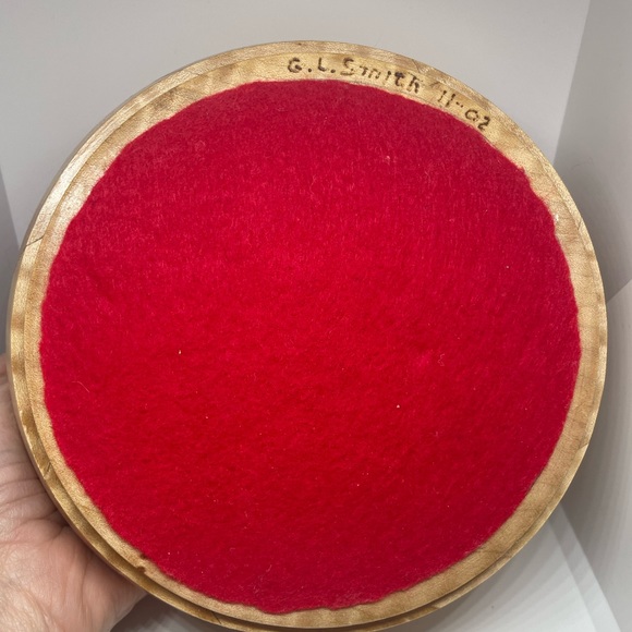 Large wooden maple lidded bowl, signed by artist - Picture 6 of 6